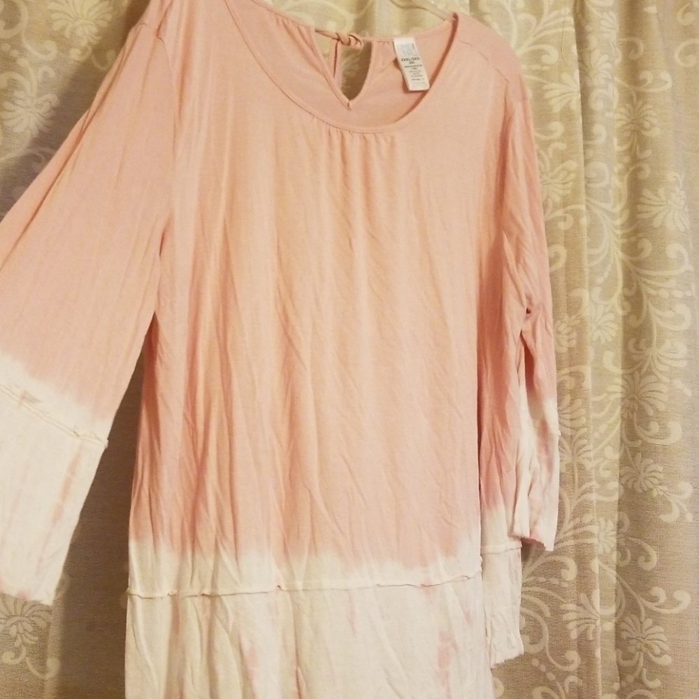 Soft pink and white tee
